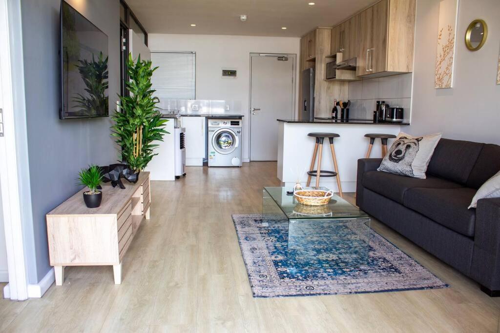 Chic, Central, Family & Group Stay - Stylish 2 Ensuite Bedroom Apartment With Spacious Balcony เคปทาวน์ ภายนอก รูปภาพ