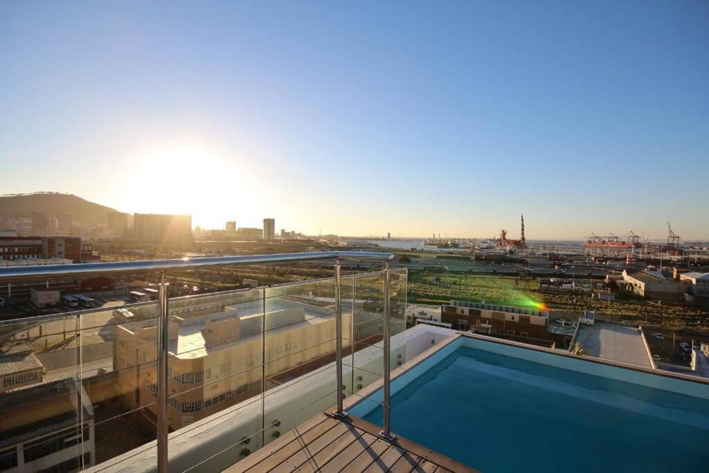 Chic, Central, Family & Group Stay - Stylish 2 Ensuite Bedroom Apartment With Spacious Balcony เคปทาวน์ ภายนอก รูปภาพ