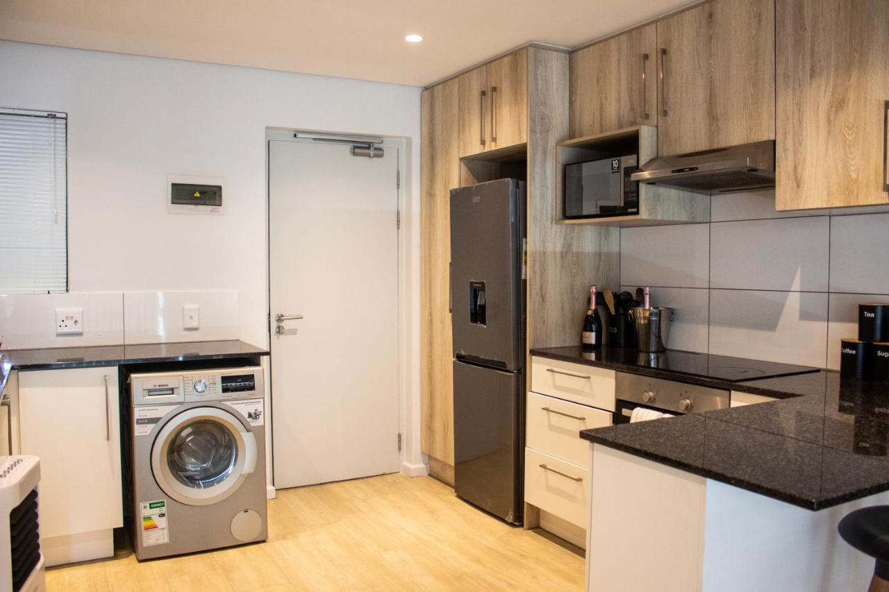 Chic, Central, Family & Group Stay - Stylish 2 Ensuite Bedroom Apartment With Spacious Balcony เคปทาวน์ ภายนอก รูปภาพ