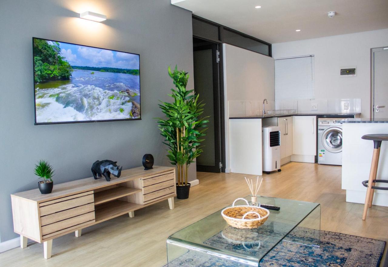 Chic, Central, Family & Group Stay - Stylish 2 Ensuite Bedroom Apartment With Spacious Balcony เคปทาวน์ ภายนอก รูปภาพ