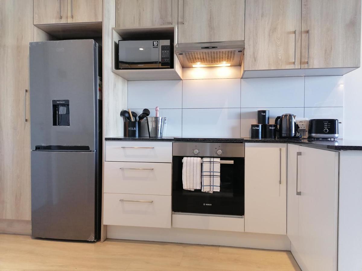 Chic, Central, Family & Group Stay - Stylish 2 Ensuite Bedroom Apartment With Spacious Balcony เคปทาวน์ ภายนอก รูปภาพ