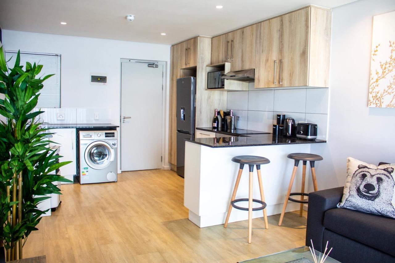 Chic, Central, Family & Group Stay - Stylish 2 Ensuite Bedroom Apartment With Spacious Balcony เคปทาวน์ ภายนอก รูปภาพ