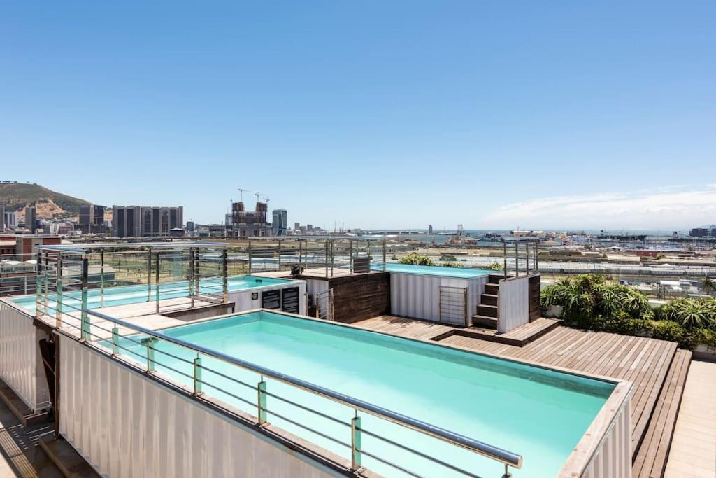 Chic, Central, Family & Group Stay - Stylish 2 Ensuite Bedroom Apartment With Spacious Balcony เคปทาวน์ ภายนอก รูปภาพ