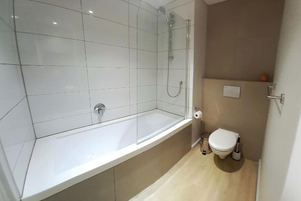 Chic, Central, Family & Group Stay - Stylish 2 Ensuite Bedroom Apartment With Spacious Balcony เคปทาวน์ ภายนอก รูปภาพ
