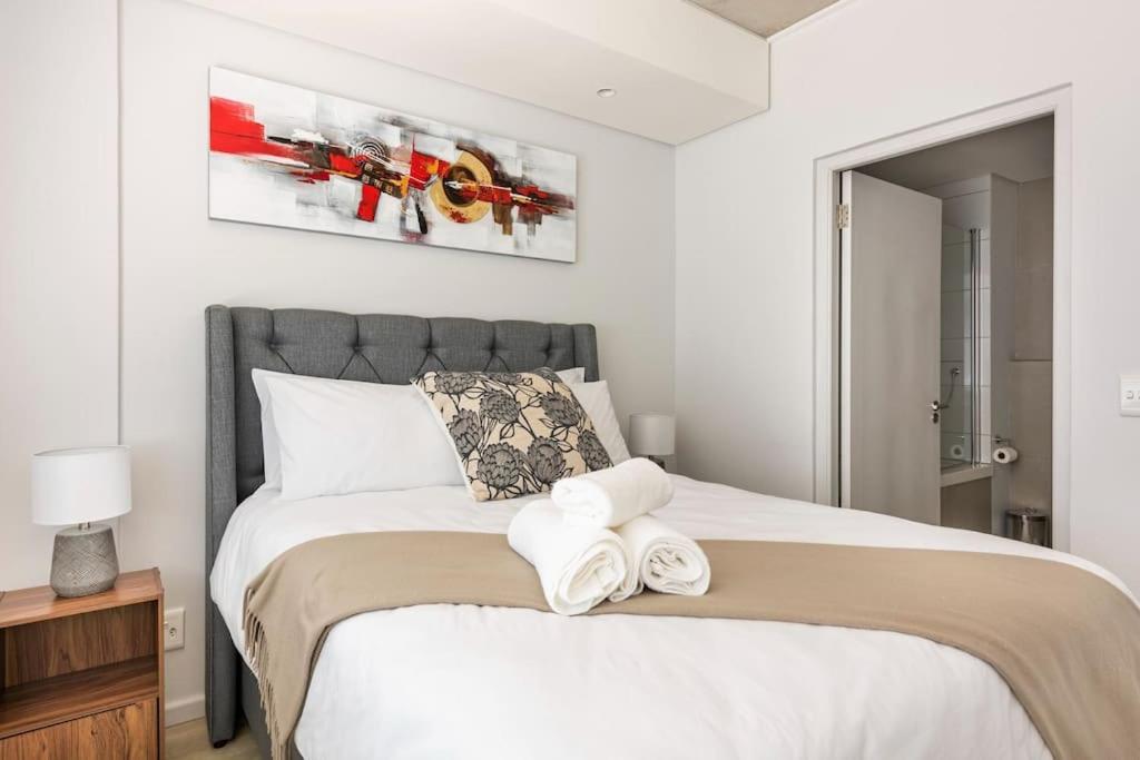 Chic, Central, Family & Group Stay - Stylish 2 Ensuite Bedroom Apartment With Spacious Balcony เคปทาวน์ ภายนอก รูปภาพ