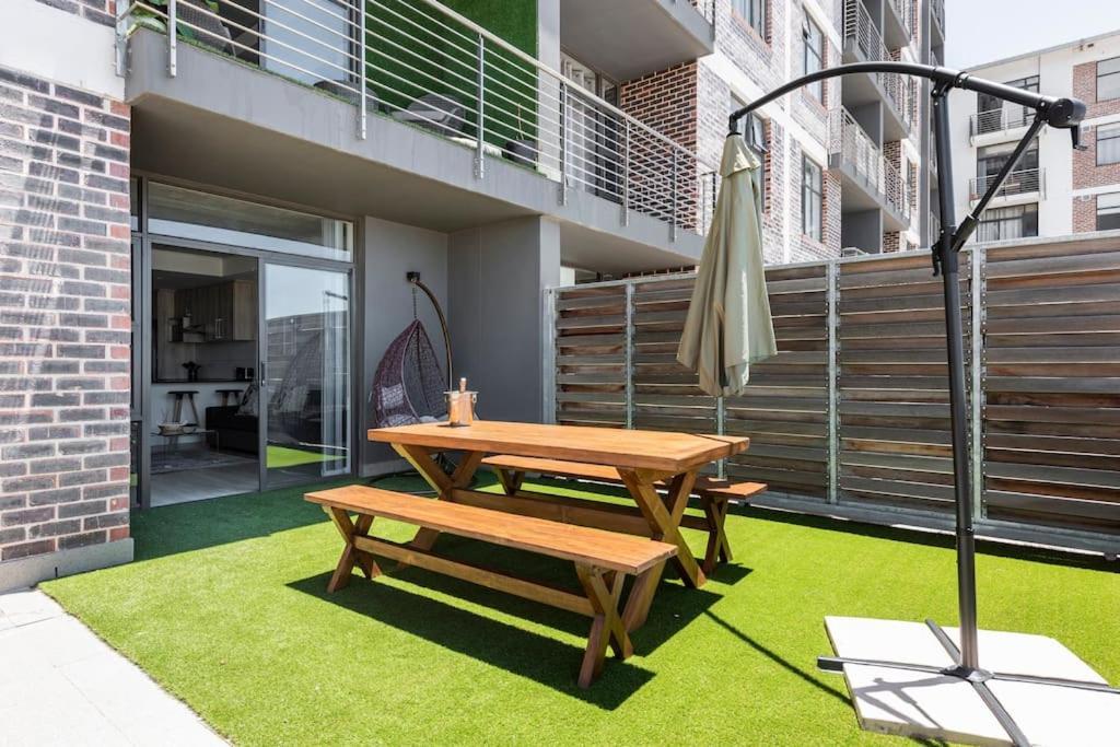 Chic, Central, Family & Group Stay - Stylish 2 Ensuite Bedroom Apartment With Spacious Balcony เคปทาวน์ ภายนอก รูปภาพ