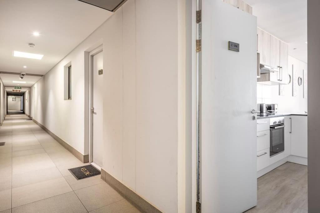 Chic, Central, Family & Group Stay - Stylish 2 Ensuite Bedroom Apartment With Spacious Balcony เคปทาวน์ ภายนอก รูปภาพ